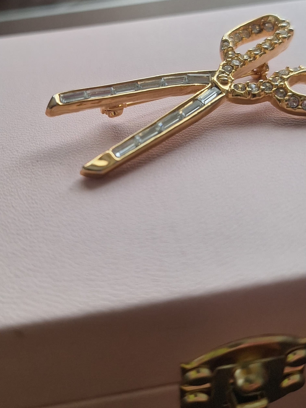 2" Vintage Gold Scissor Brooch with Clear Rhinestones Round Baguette - Picture 2 of 10